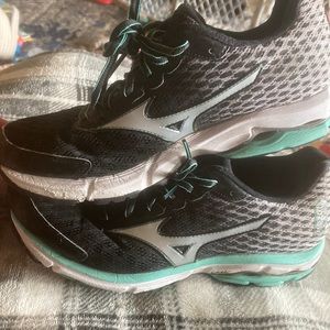 Mizuno Wave Rider Women’s 8.5 Running Shoe